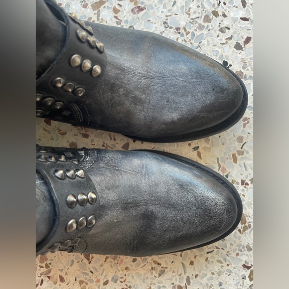 Very Volatile ‘Freebird’ Distressed Studded Leather Ankle Boots in Black/Gray, 6 - Picture 6 of 10